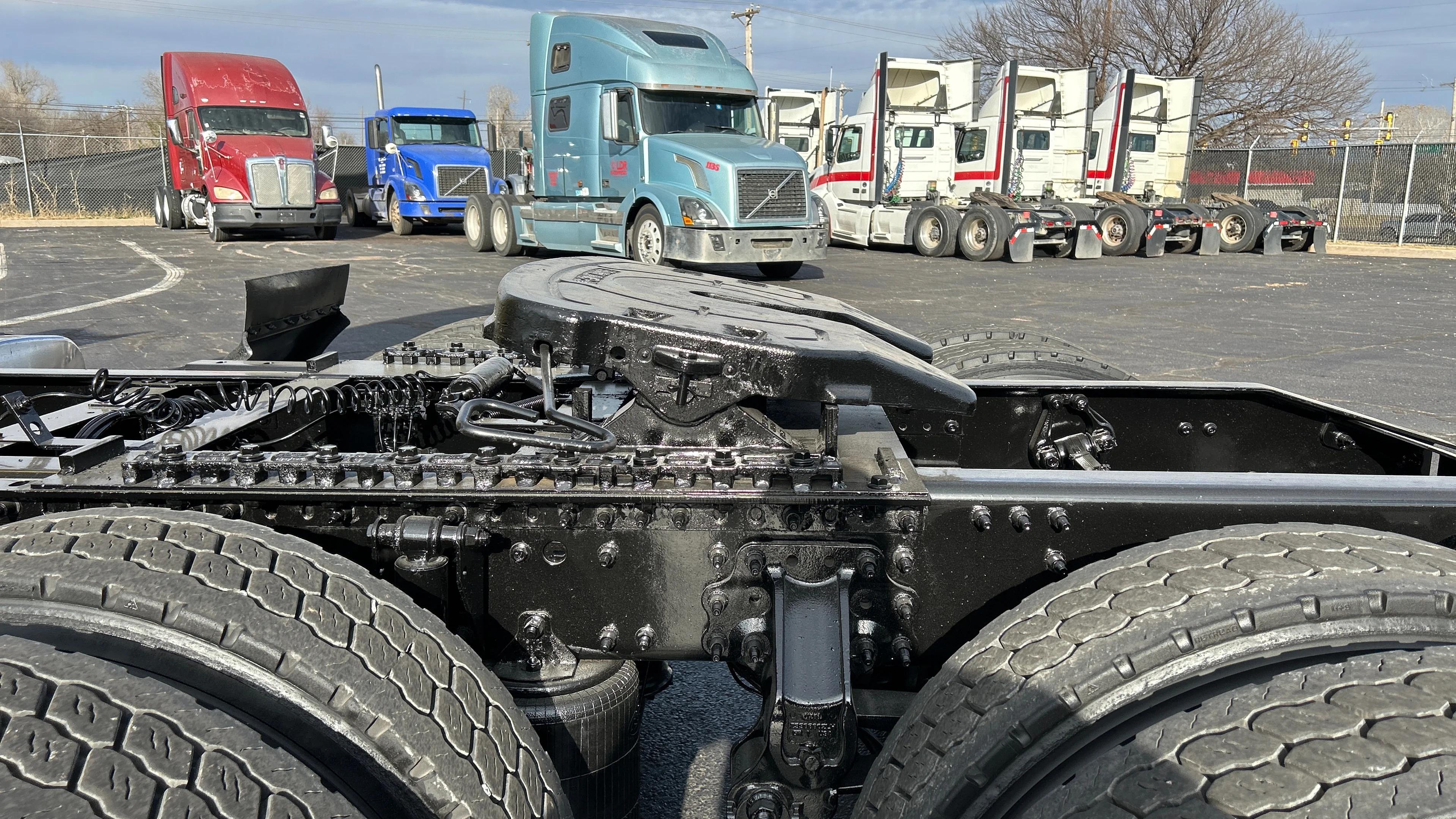 2023 Freightliner Cascadia in Kansas City, MO — photo 2