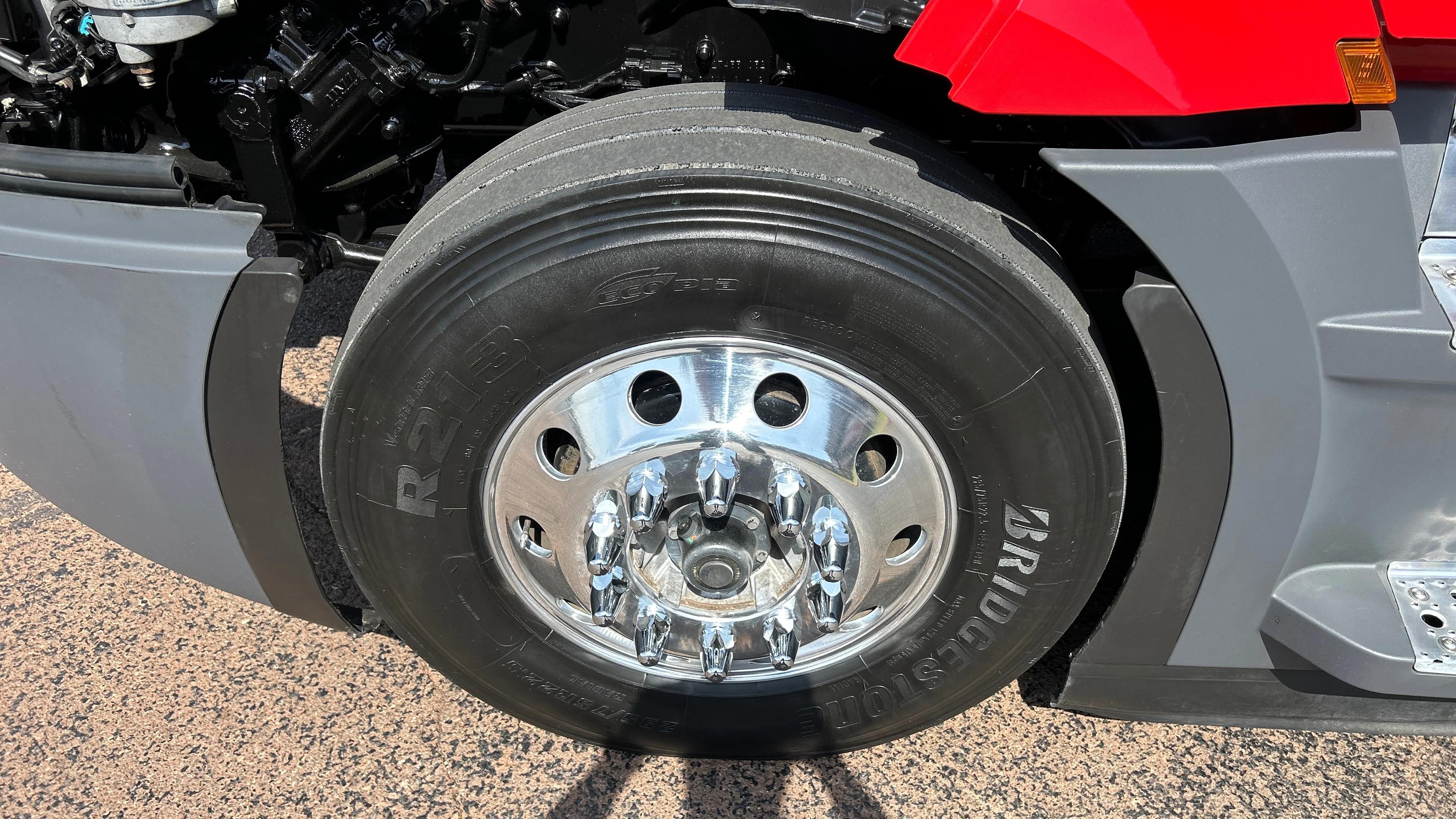 2023 Freightliner Cascadia in Kansas City, MO — photo 23