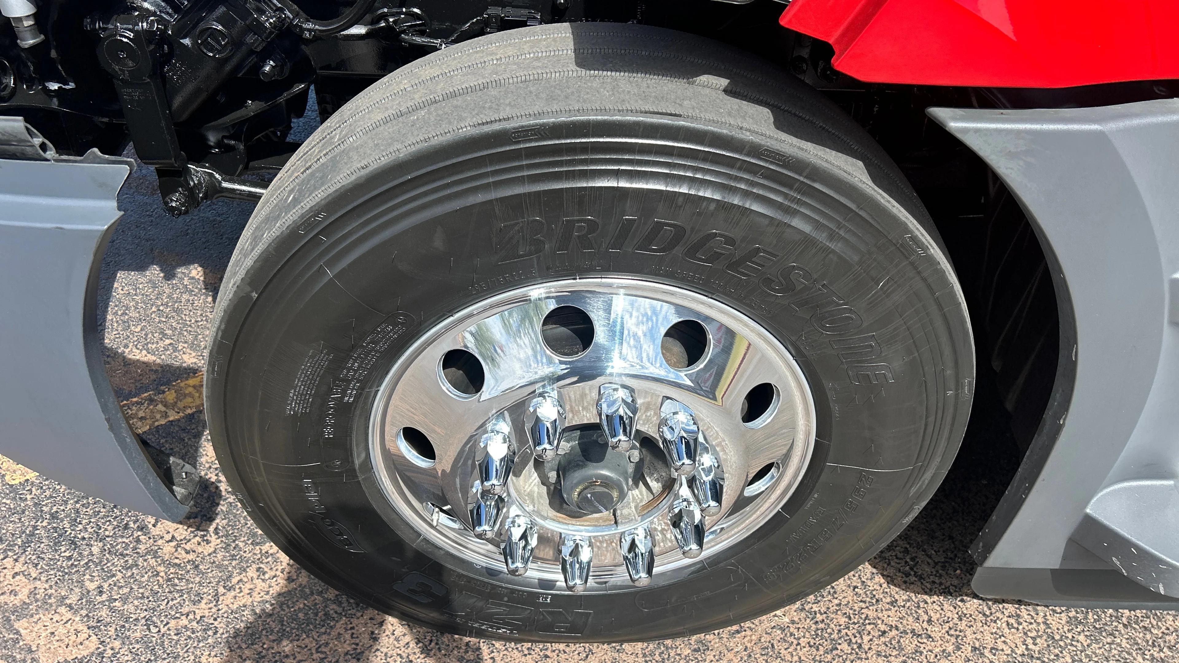 2023 Freightliner Cascadia in Kansas City, MO — photo 11