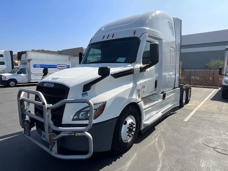 2022 Freightliner Cascadia in Torrance, CA — photo 3