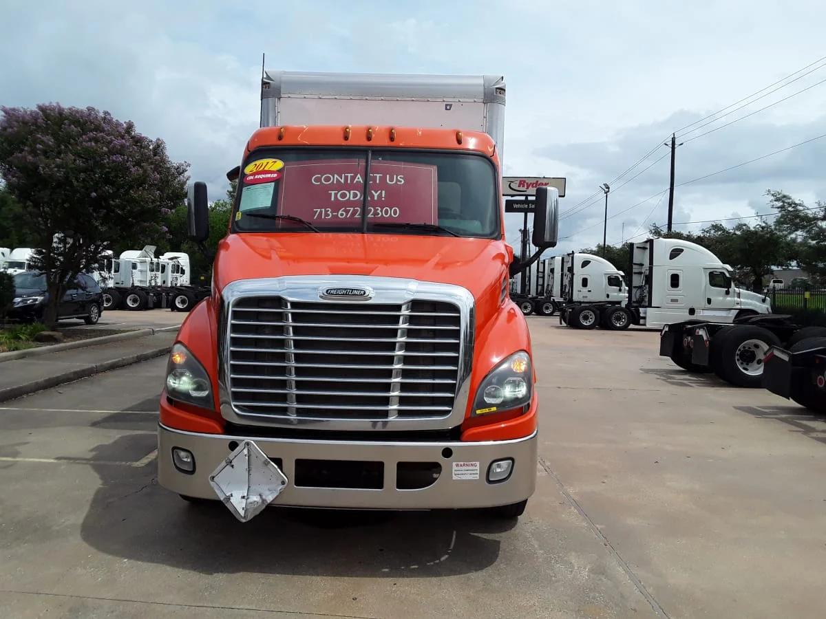 2017 Freightliner Cascadia in Houston, TX — photo 2
