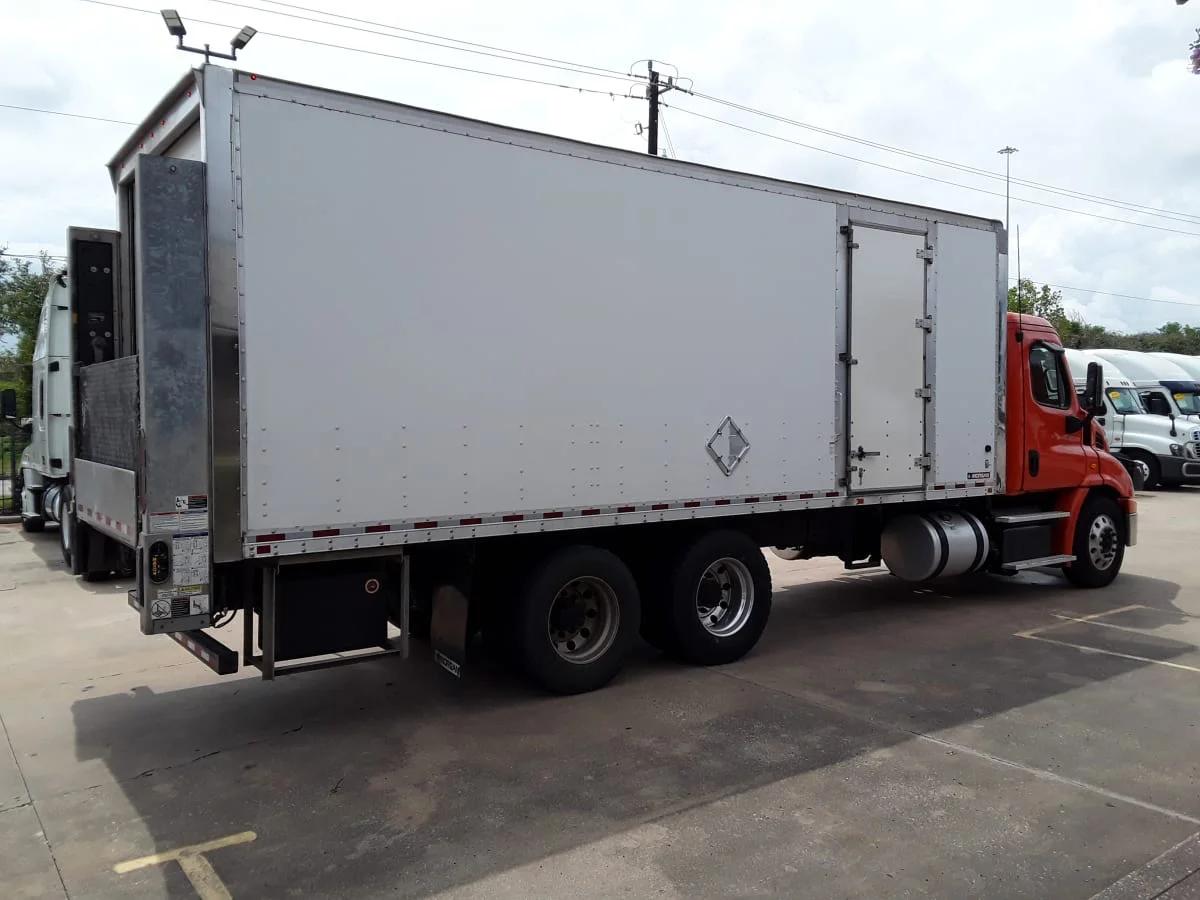 2017 Freightliner Cascadia in Houston, TX — photo 4