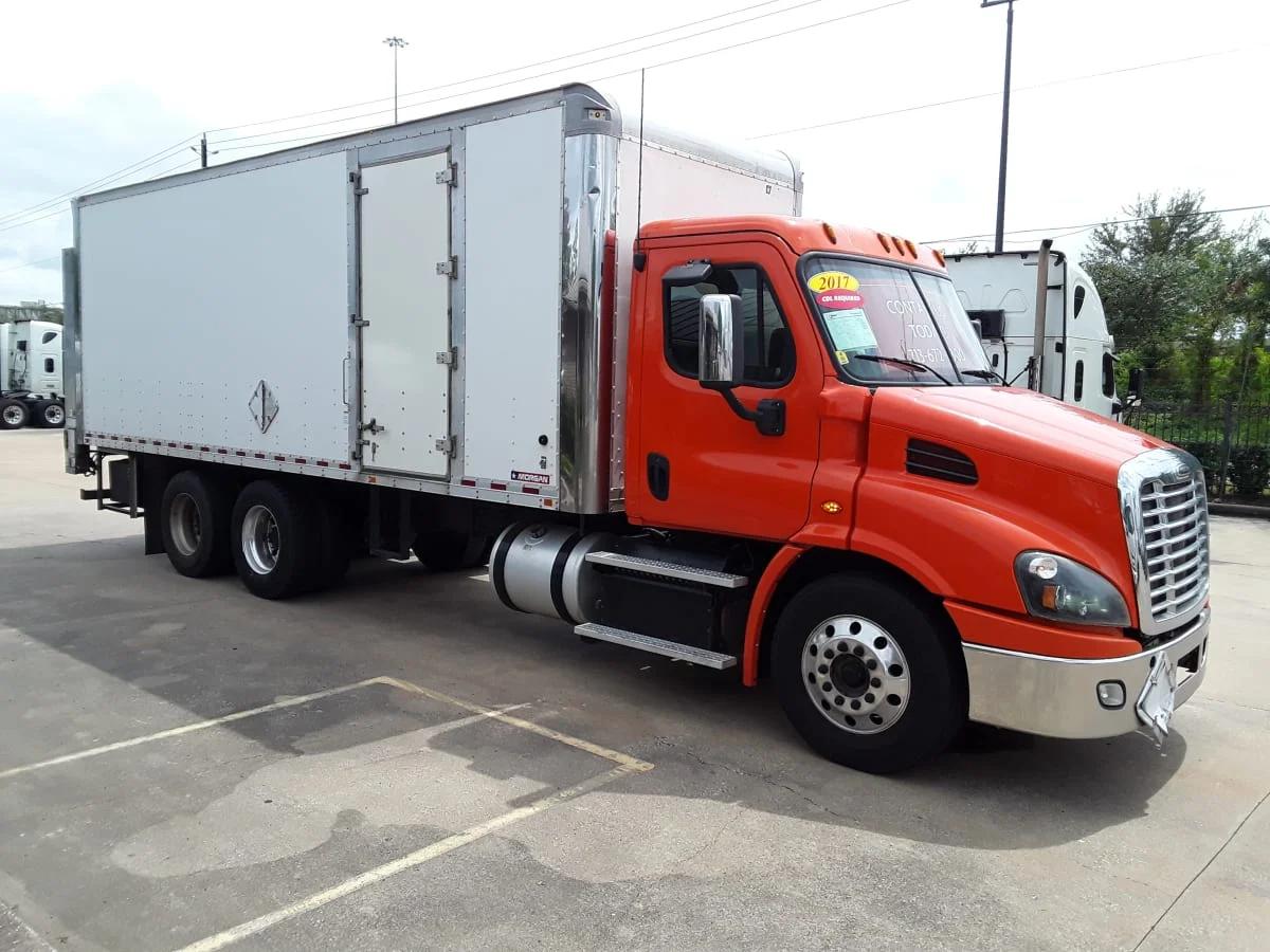 2017 Freightliner Cascadia in Houston, TX — photo 3