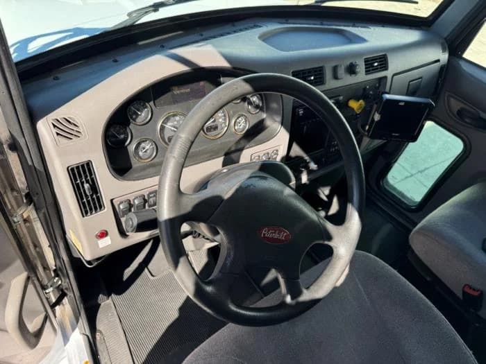 2020 Peterbilt 337 in Orlando, FL — photo 15