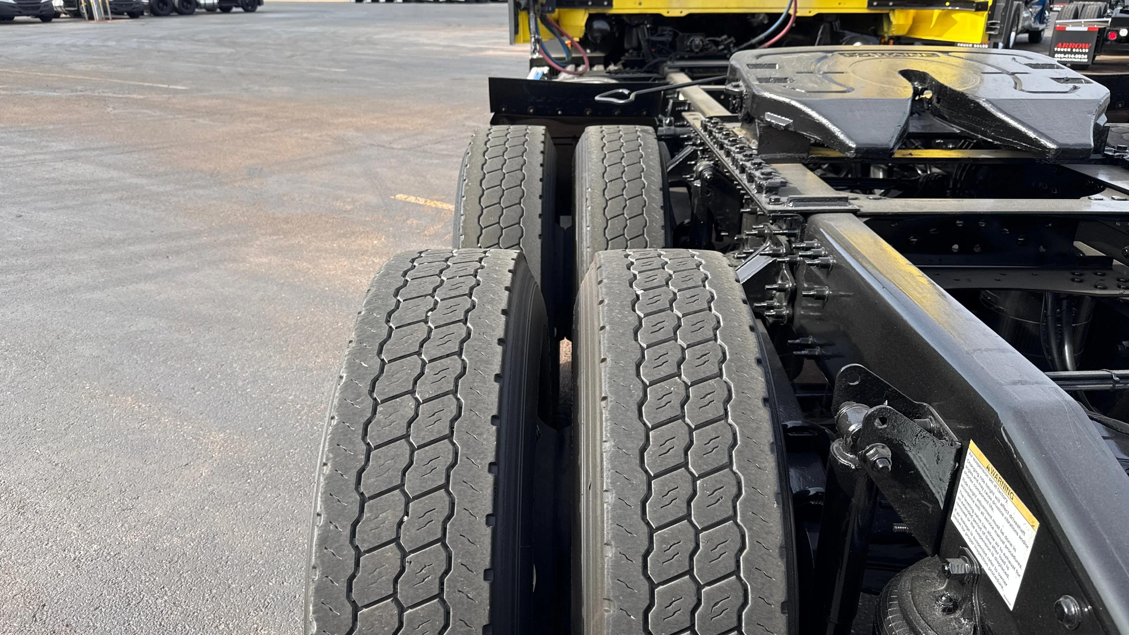 2023 Freightliner Cascadia in Kansas City, MO — photo 10