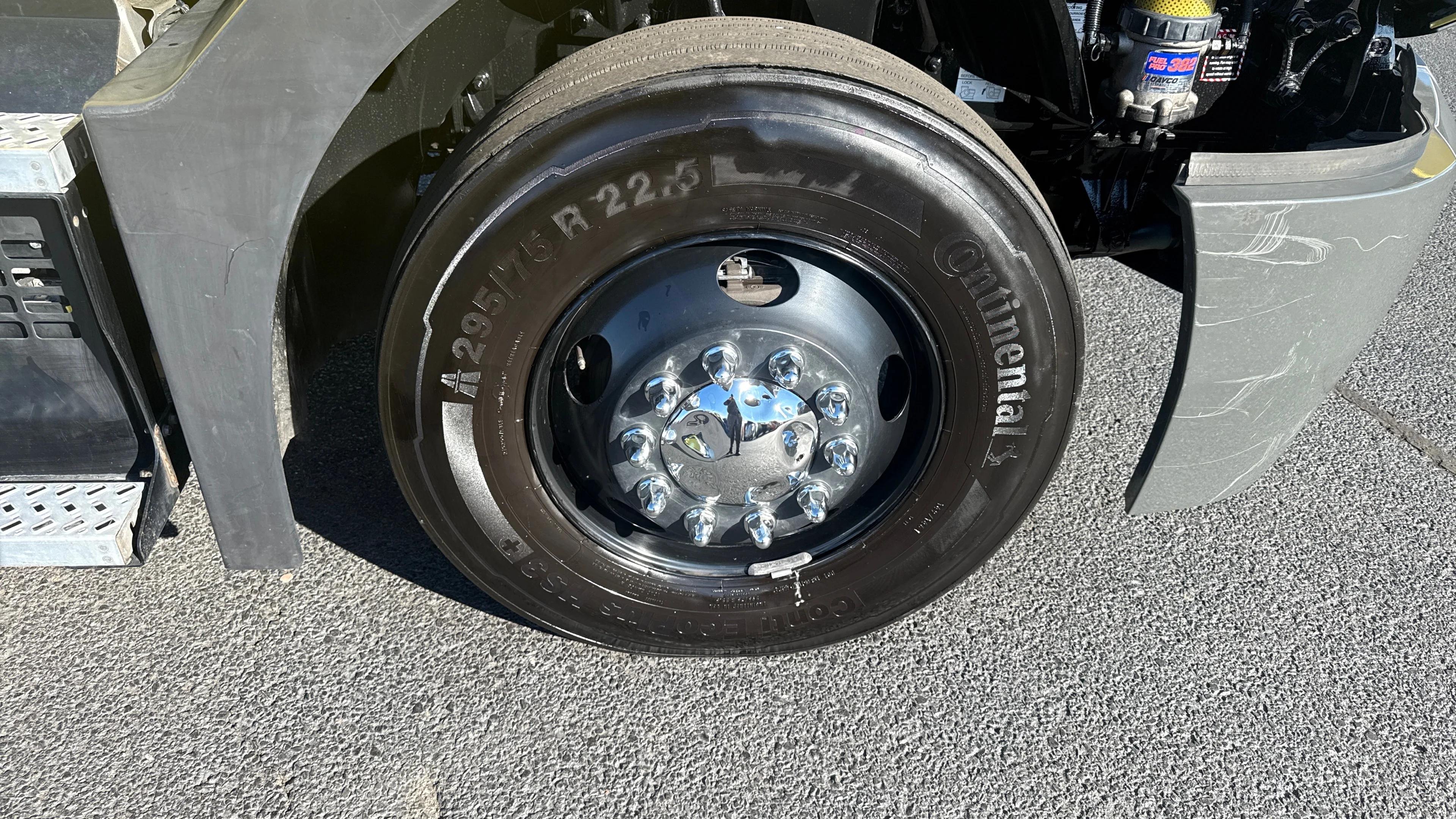 2023 Freightliner Cascadia in Kansas City, MO — photo 45