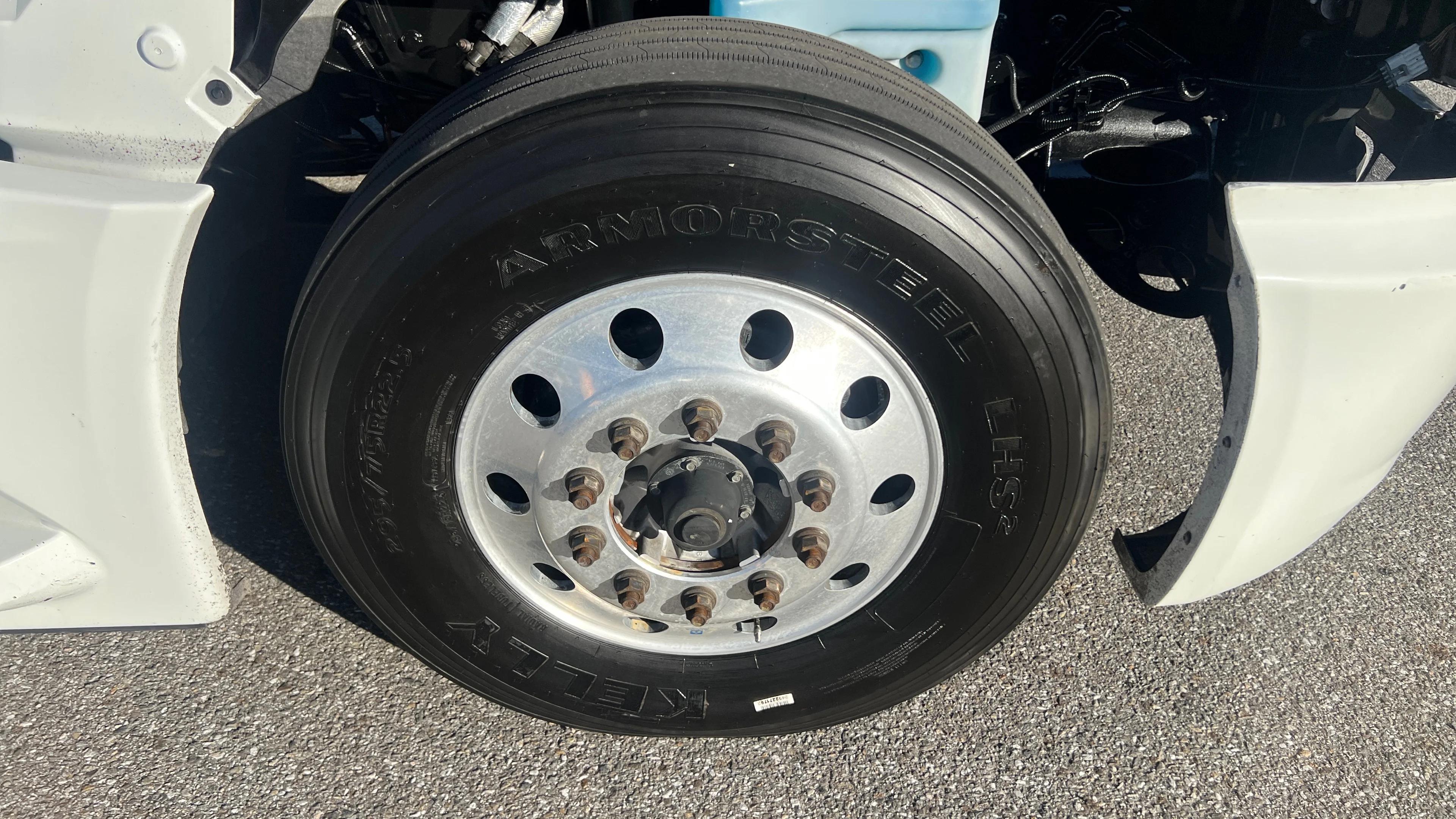 2023 Freightliner Cascadia in Kansas City, MO — photo 35