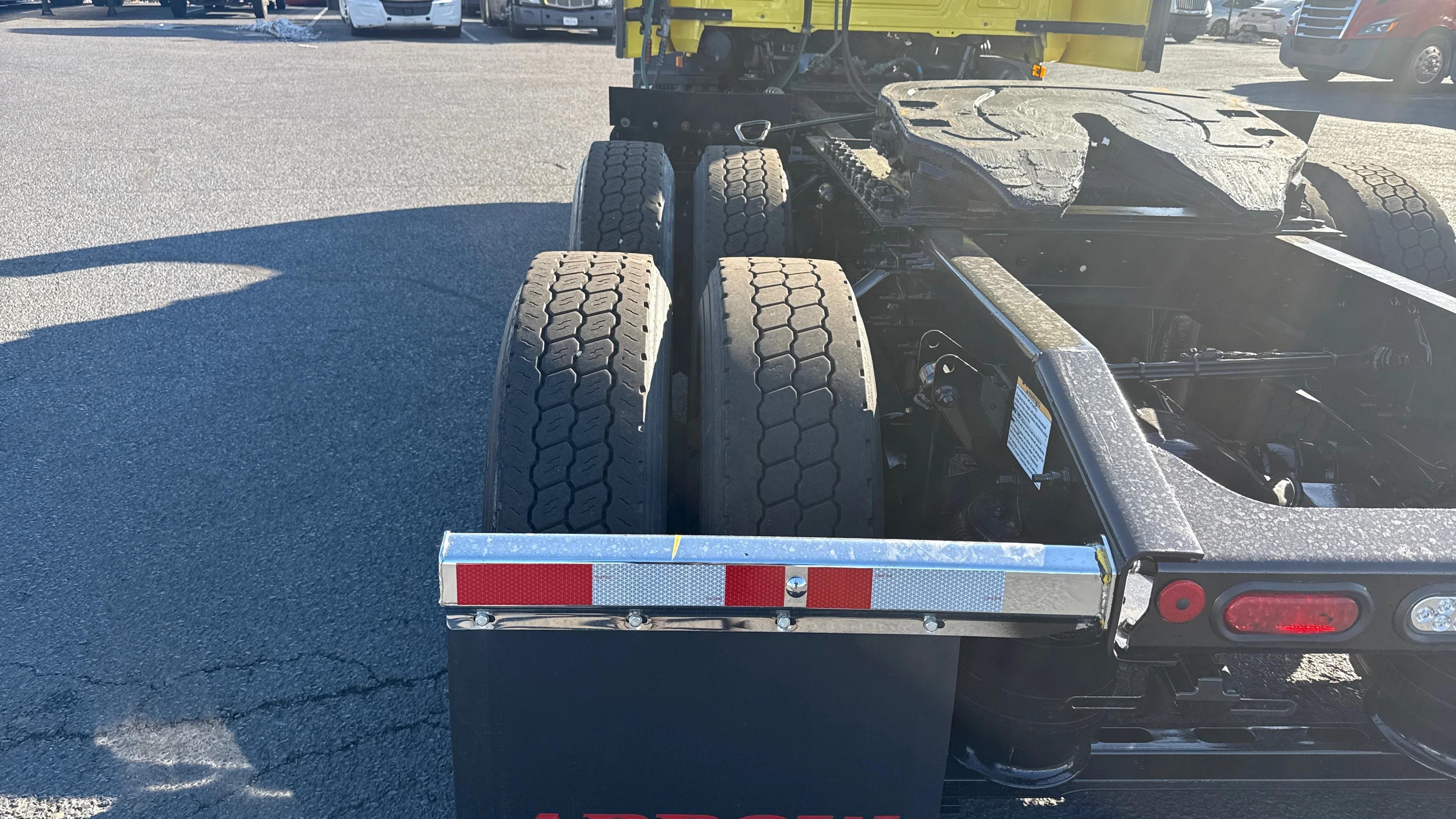 2023 Freightliner Cascadia in Kansas City, MO — photo 47