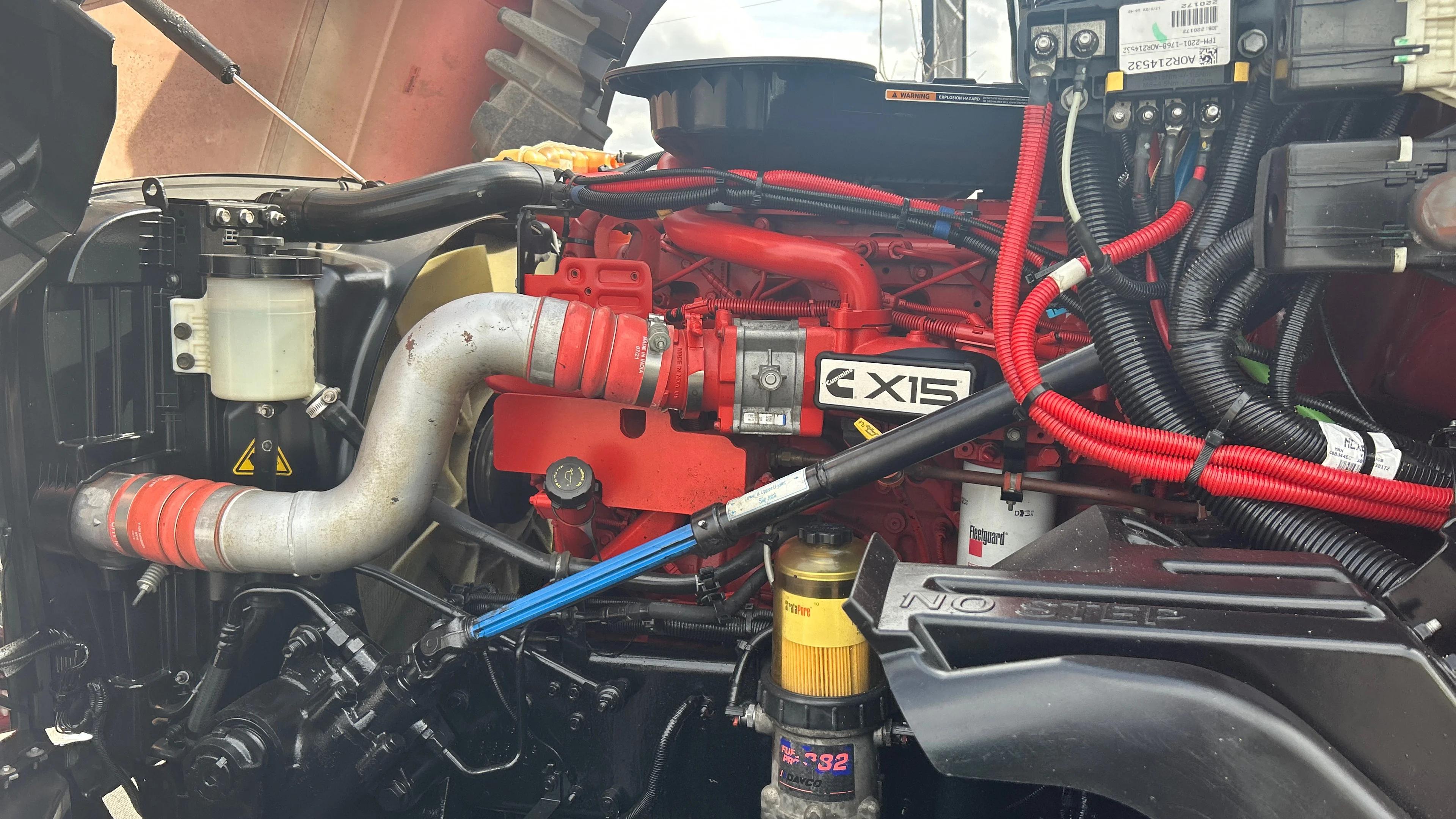 2023 Freightliner Cascadia in Kansas City, MO — photo 18