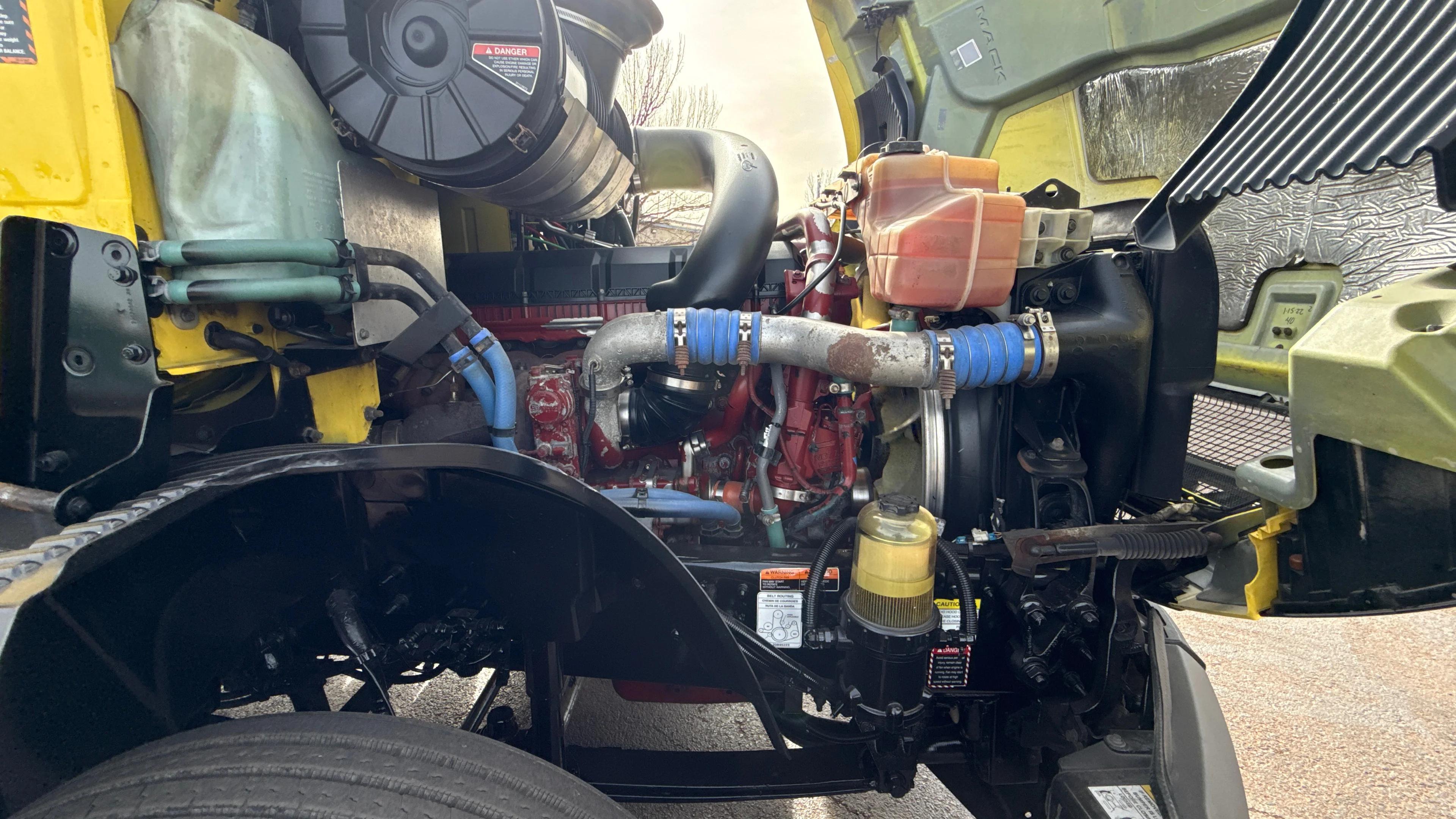 2023 Freightliner Cascadia in Kansas City, MO — photo 4