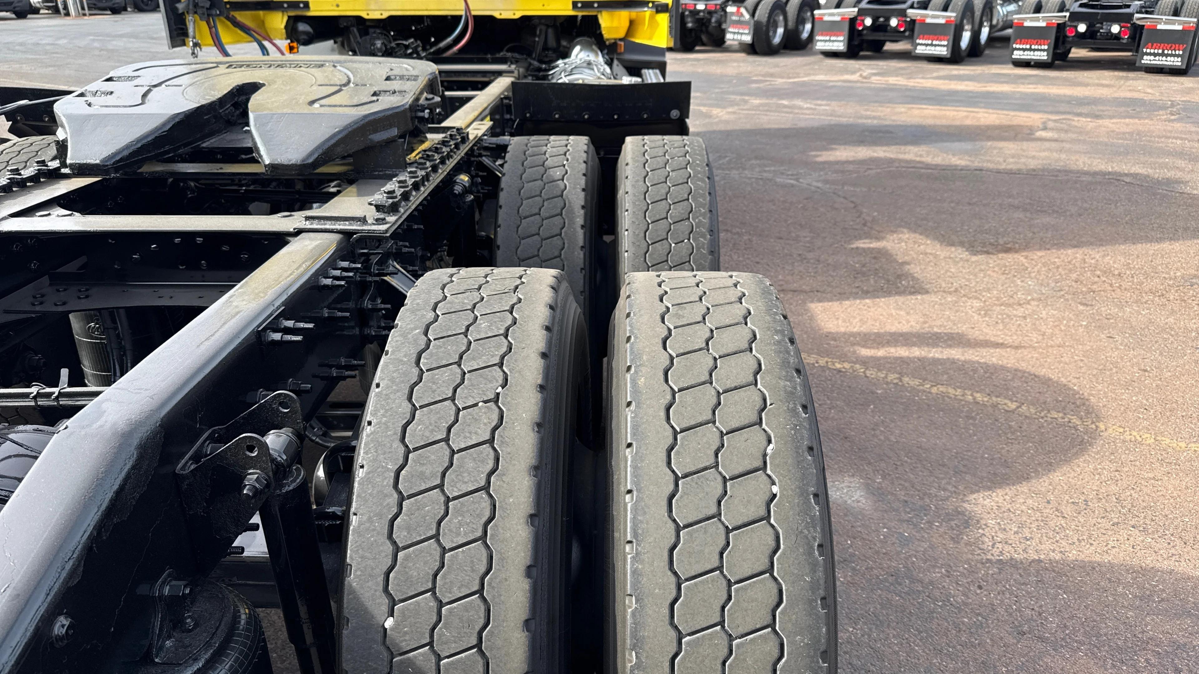 2023 Freightliner Cascadia in Kansas City, MO — photo 9