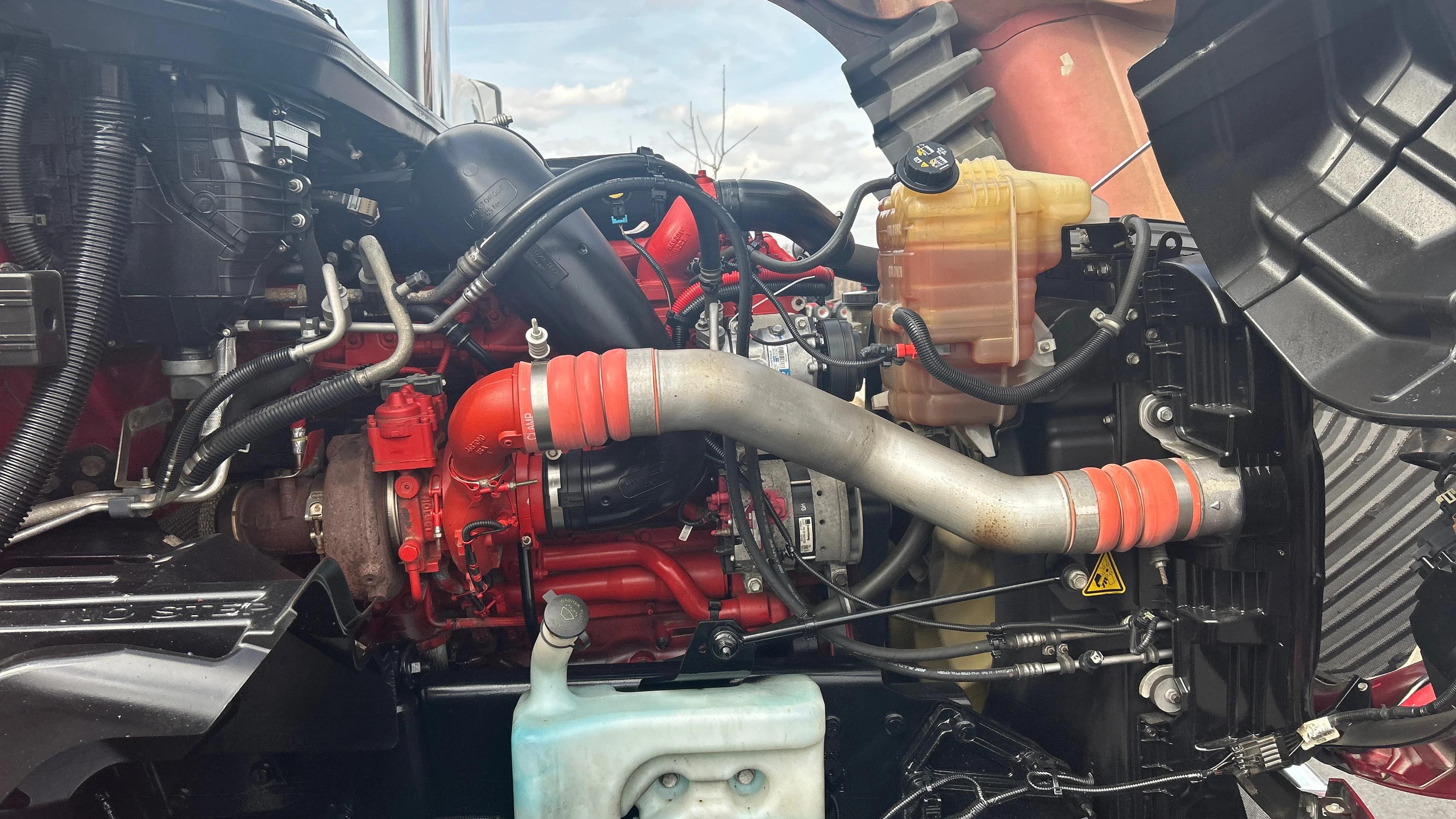 2023 Freightliner Cascadia in Kansas City, MO — photo 19