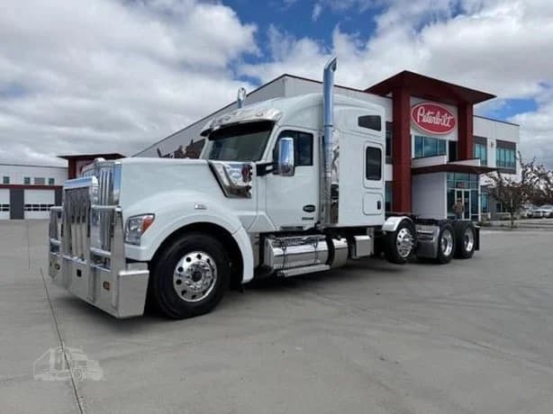 2022 Kenworth W990