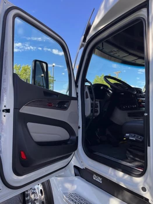 2026 Peterbilt 579 in Albuquerque, NM — photo 13