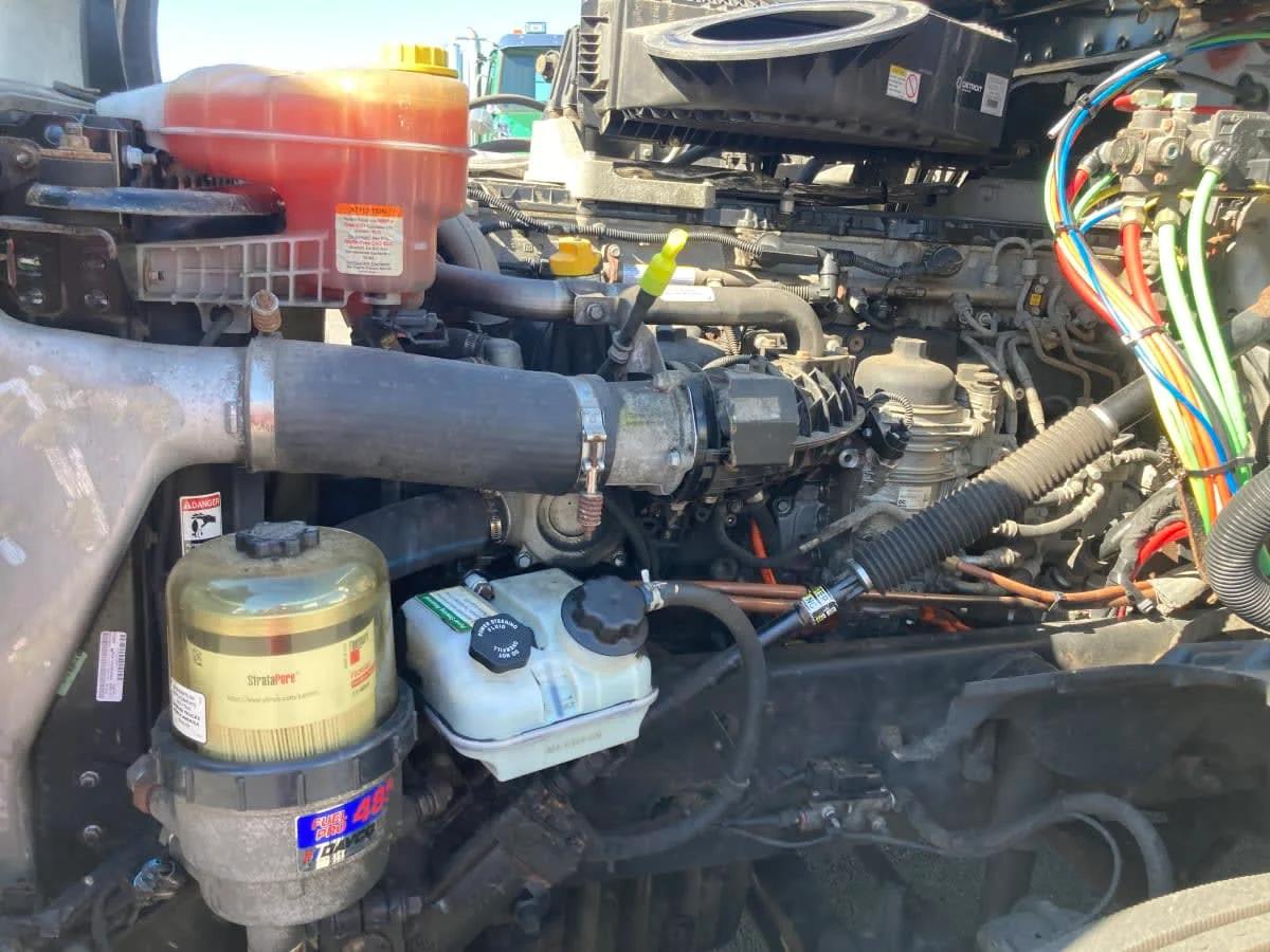 2019 Freightliner Cascadia in Springfield, MA — photo 8