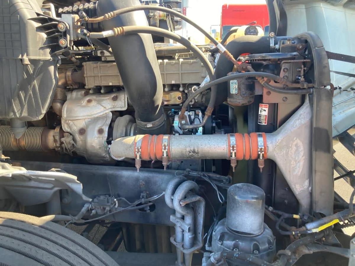 2019 Freightliner Cascadia in Springfield, MA — photo 9