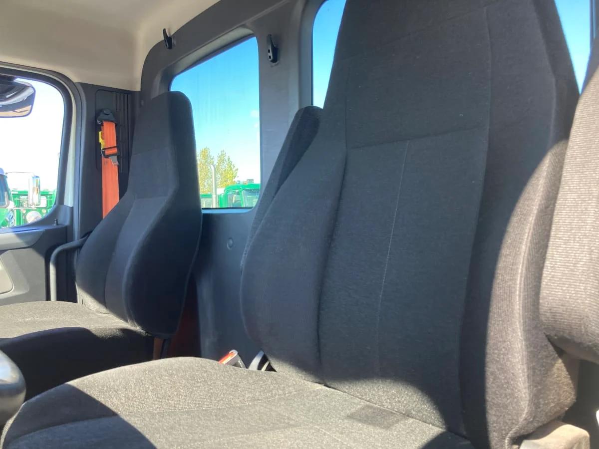 2019 Freightliner Cascadia in Springfield, MA — photo 11