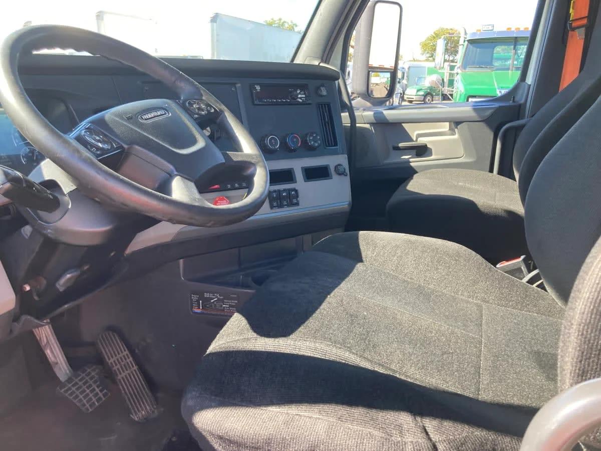 2019 Freightliner Cascadia in Springfield, MA — photo 10