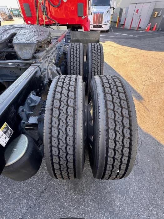 2020 Peterbilt 579 in Los Angeles, CA — photo 13