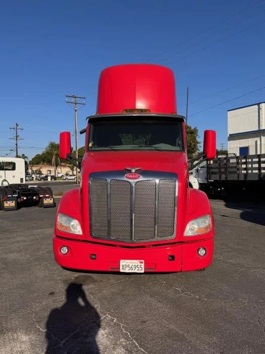 2020 Peterbilt 579 in Los Angeles, CA — photo 3