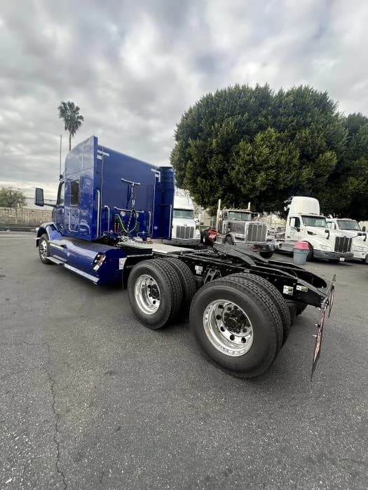 2024 Peterbilt 567 in Los Angeles, CA — photo 7