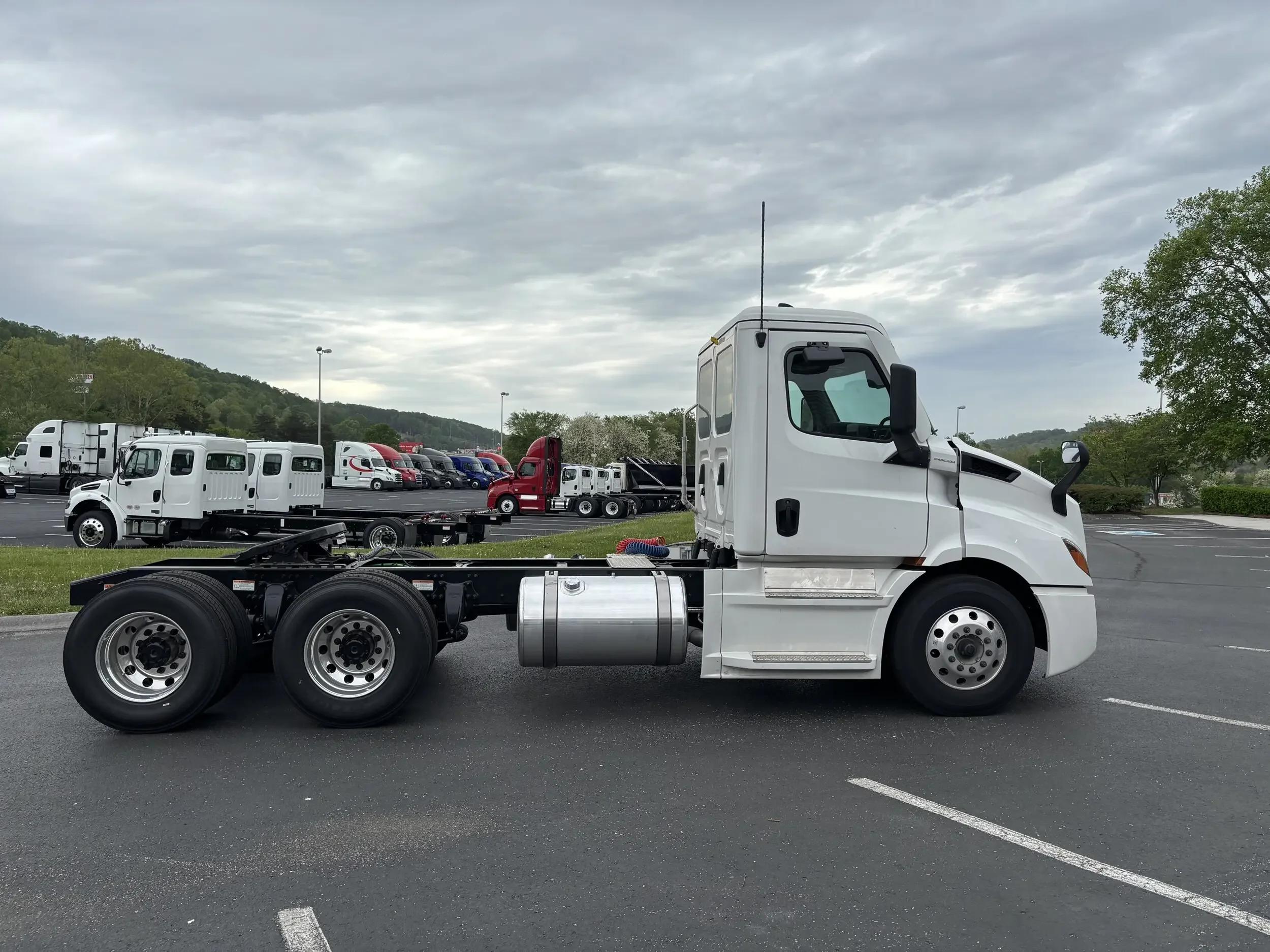 2026 Freightliner Cascadia in Knoxville, TN — photo 6