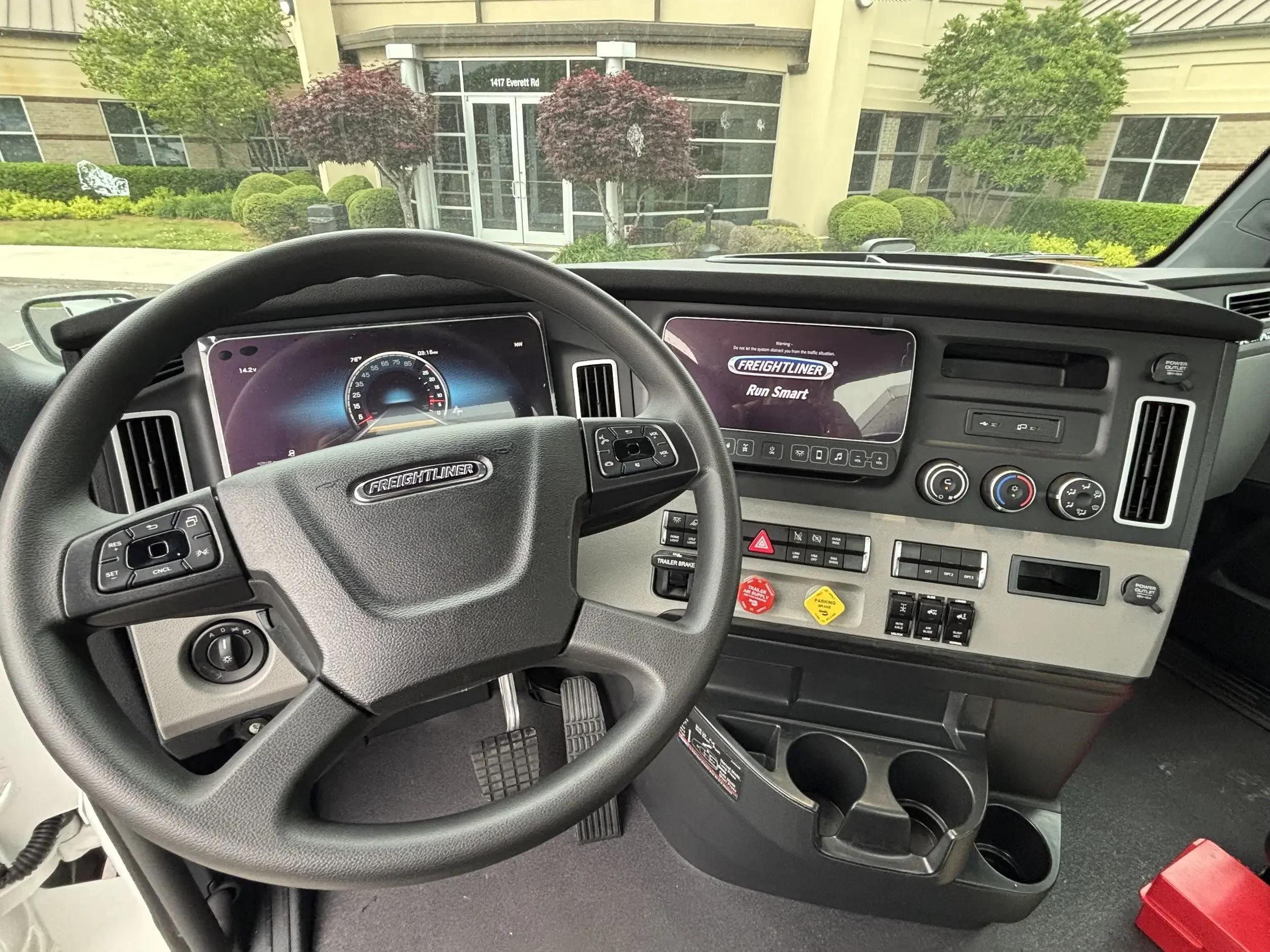 2026 Freightliner Cascadia in Knoxville, TN — photo 9