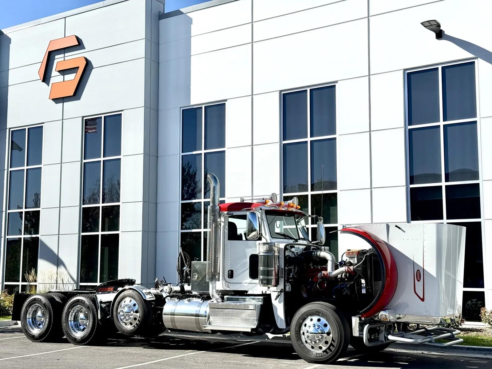 2023 Peterbilt 389 in New Lenox, IL — photo 9
