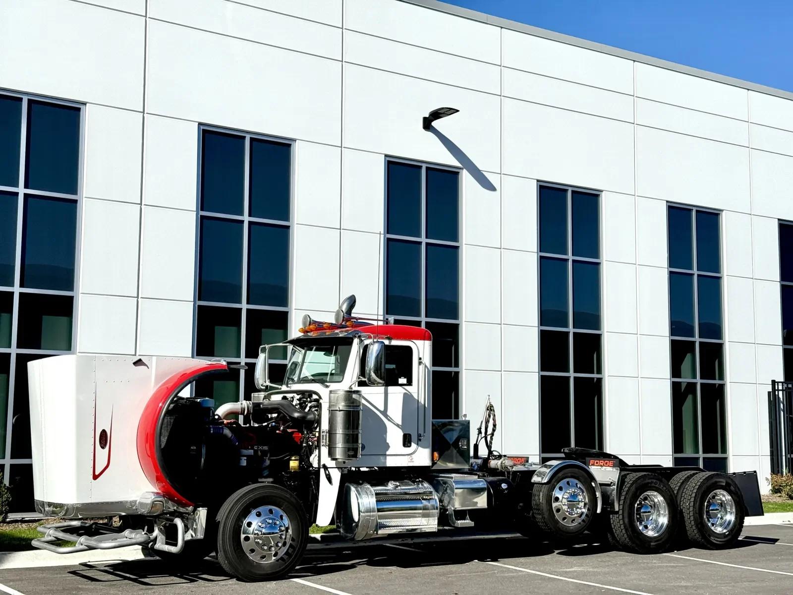 2023 Peterbilt 389 in New Lenox, IL — photo 10
