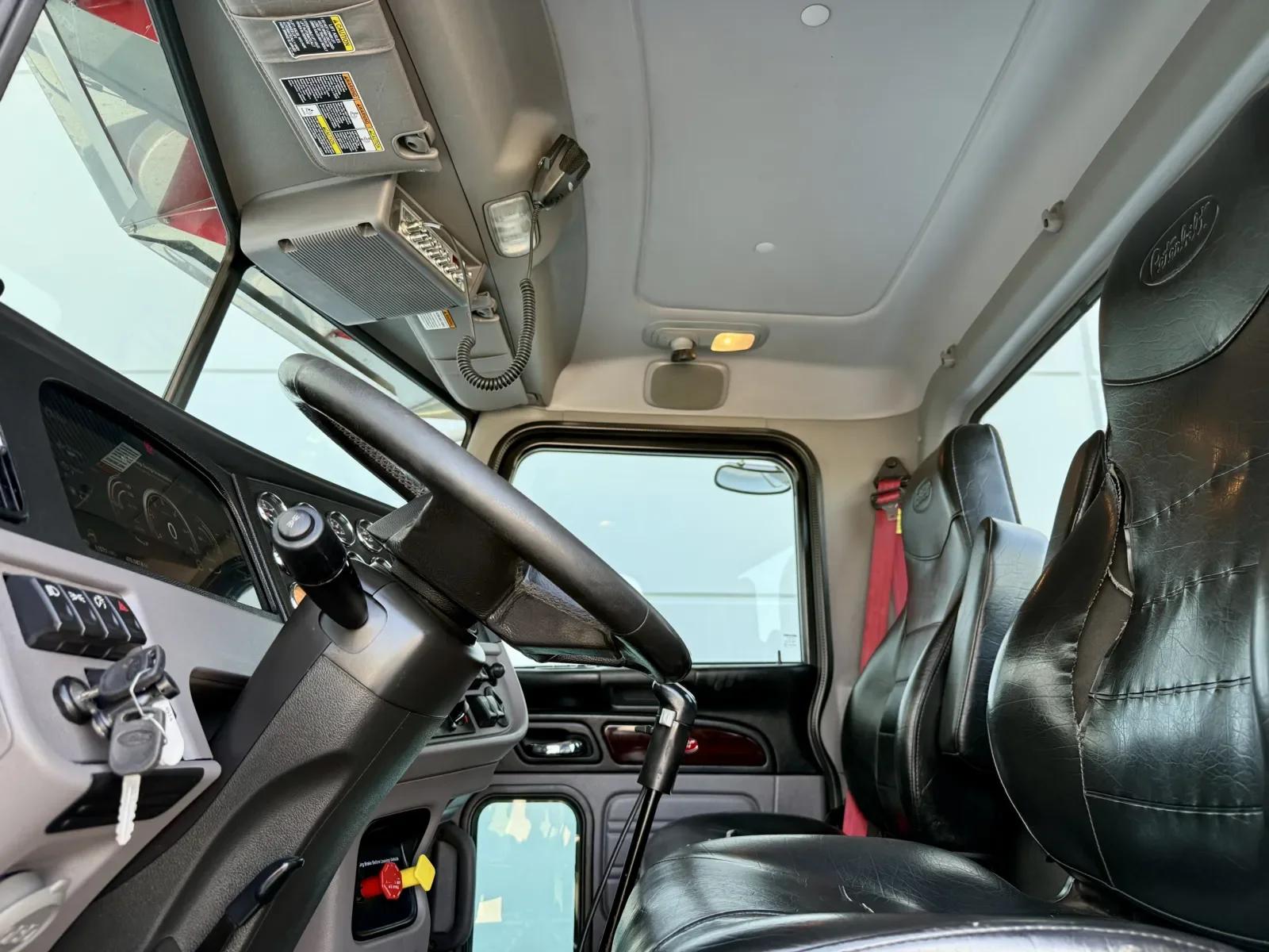 2023 Peterbilt 389 in New Lenox, IL — photo 14