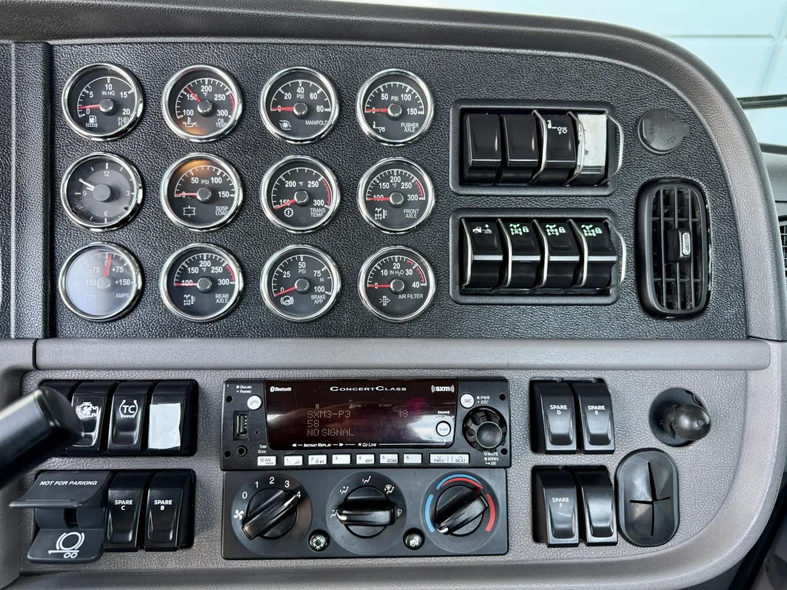 2023 Peterbilt 389 in New Lenox, IL — photo 18