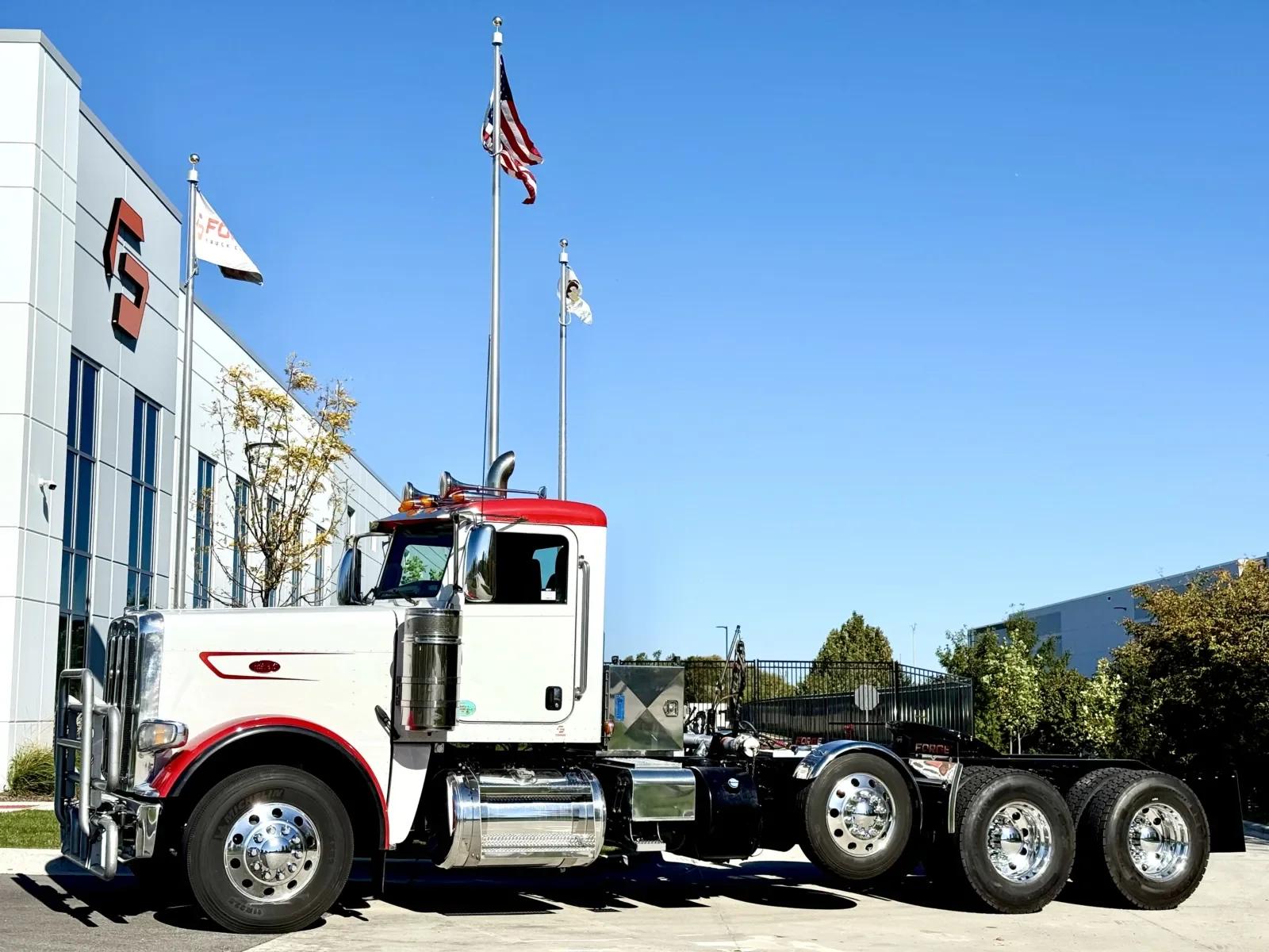 2023 Peterbilt 389
