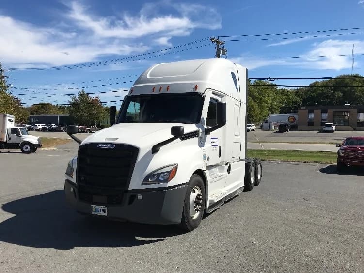 2022 Freightliner Cascadia in Londonderry, NH — photo 3