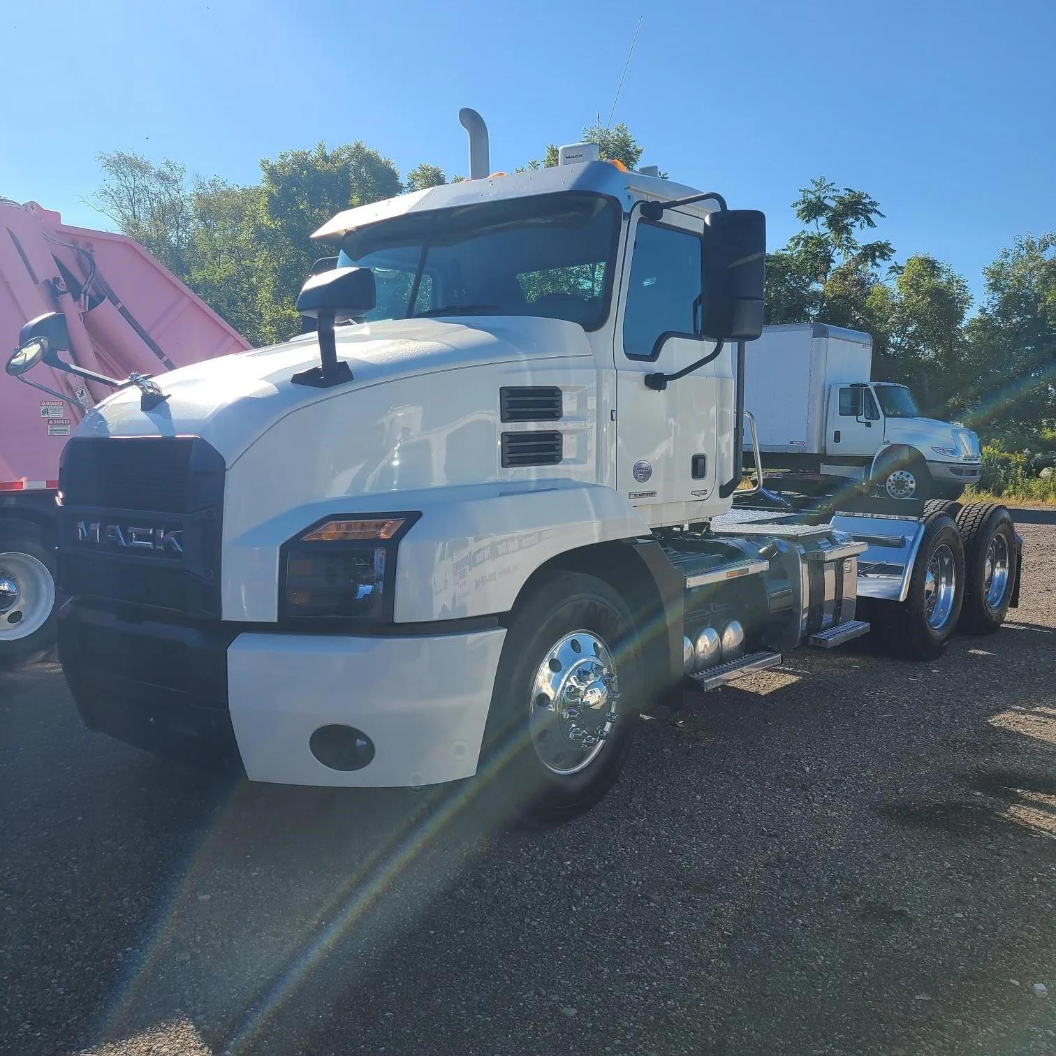 2020 Mack Anthem — photo 6