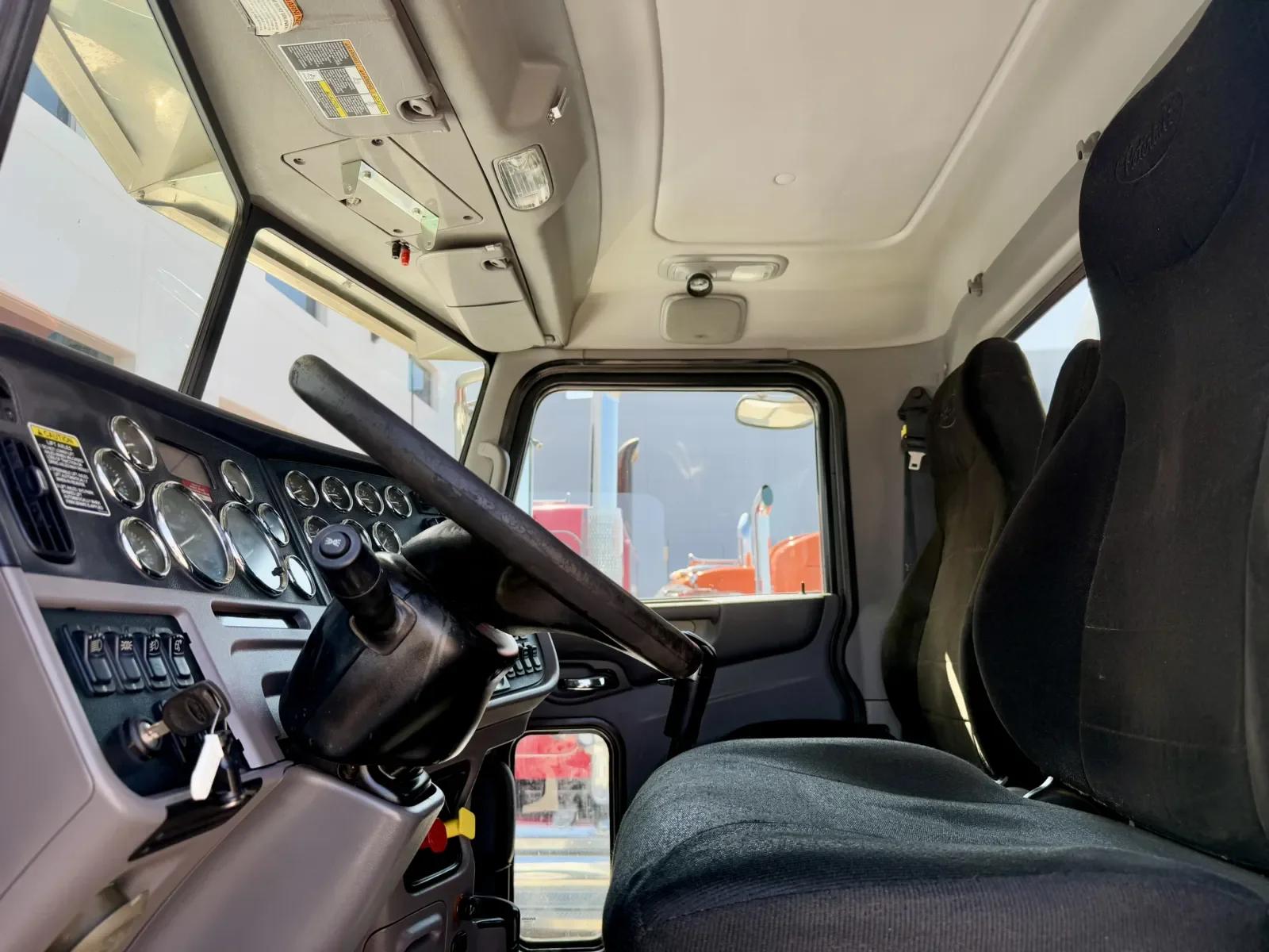 2015 Peterbilt 367 in New Lenox, IL — photo 14