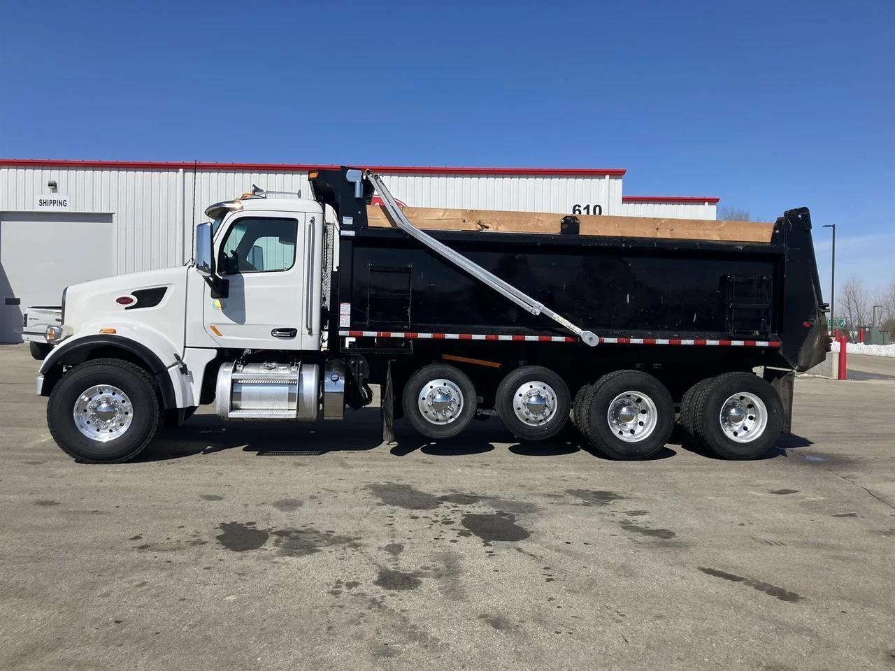 2022 Peterbilt 567 in Rochester, MN — photo 4