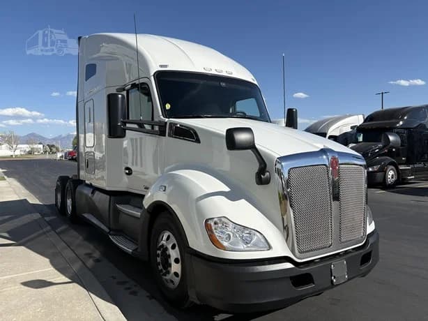 2021 Kenworth T680 in Salt Lake City, UT — photo 2
