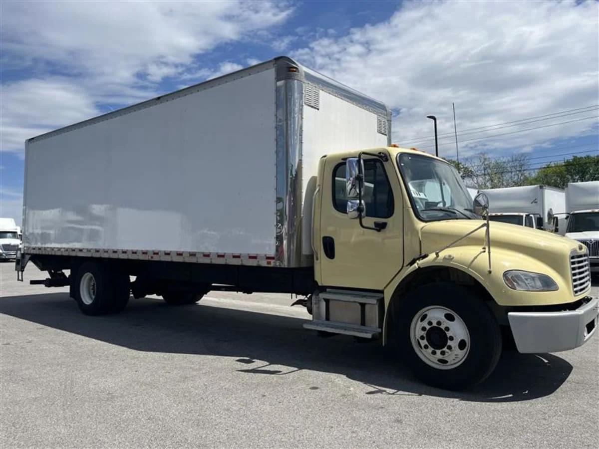 2019 Freightliner M2 106 in Beltsville, MD — photo 3