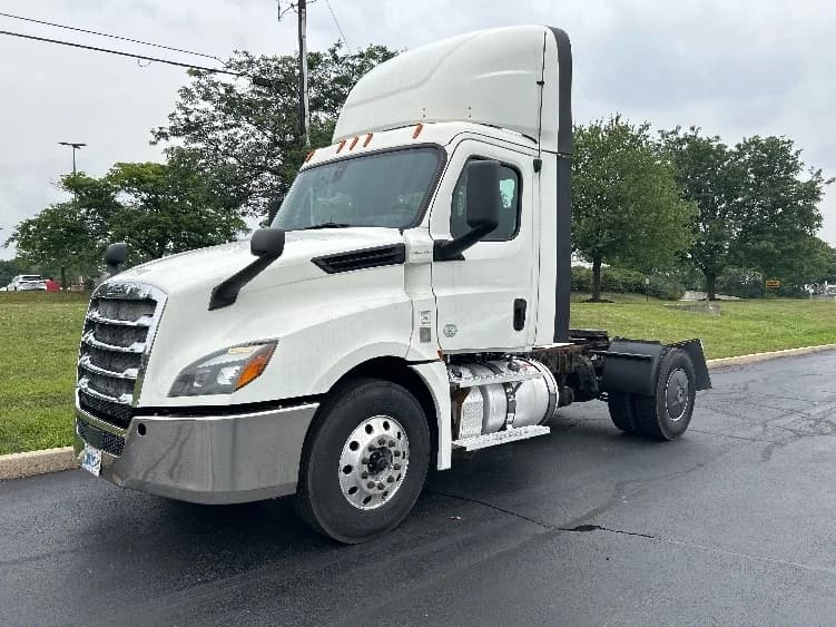 2019 Freightliner Cascadia in Allentown, PA — photo 3