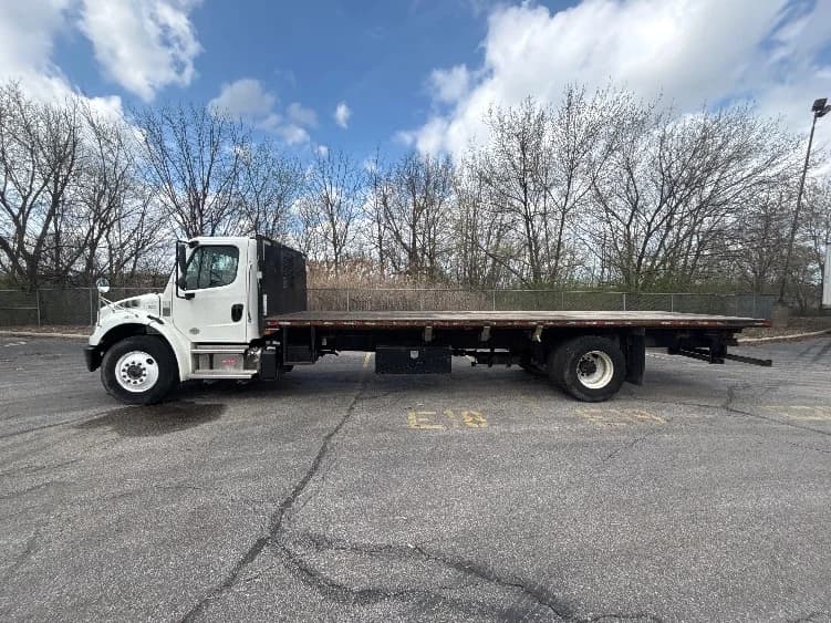 2022 Freightliner M2 106 in Middlefield, OH — photo 4