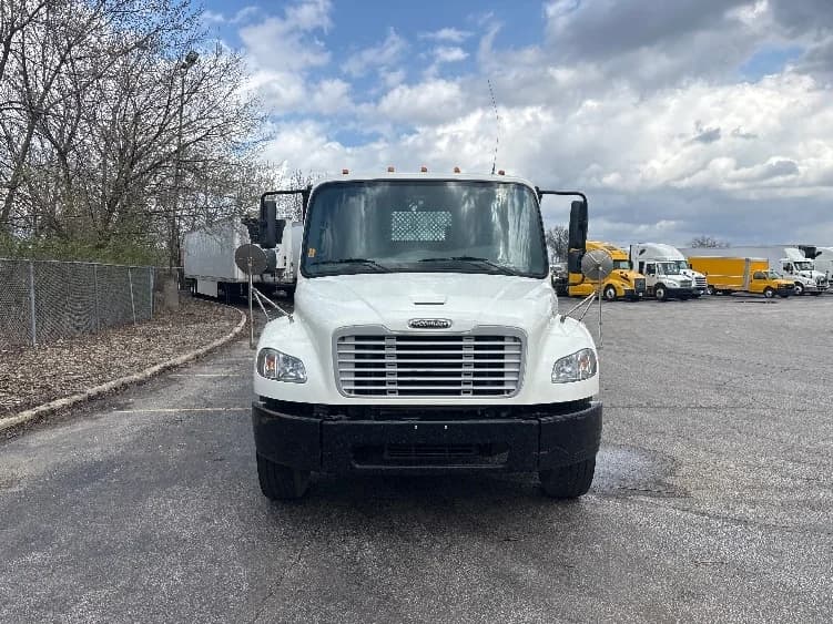 2022 Freightliner M2 106 in Middlefield, OH — photo 2