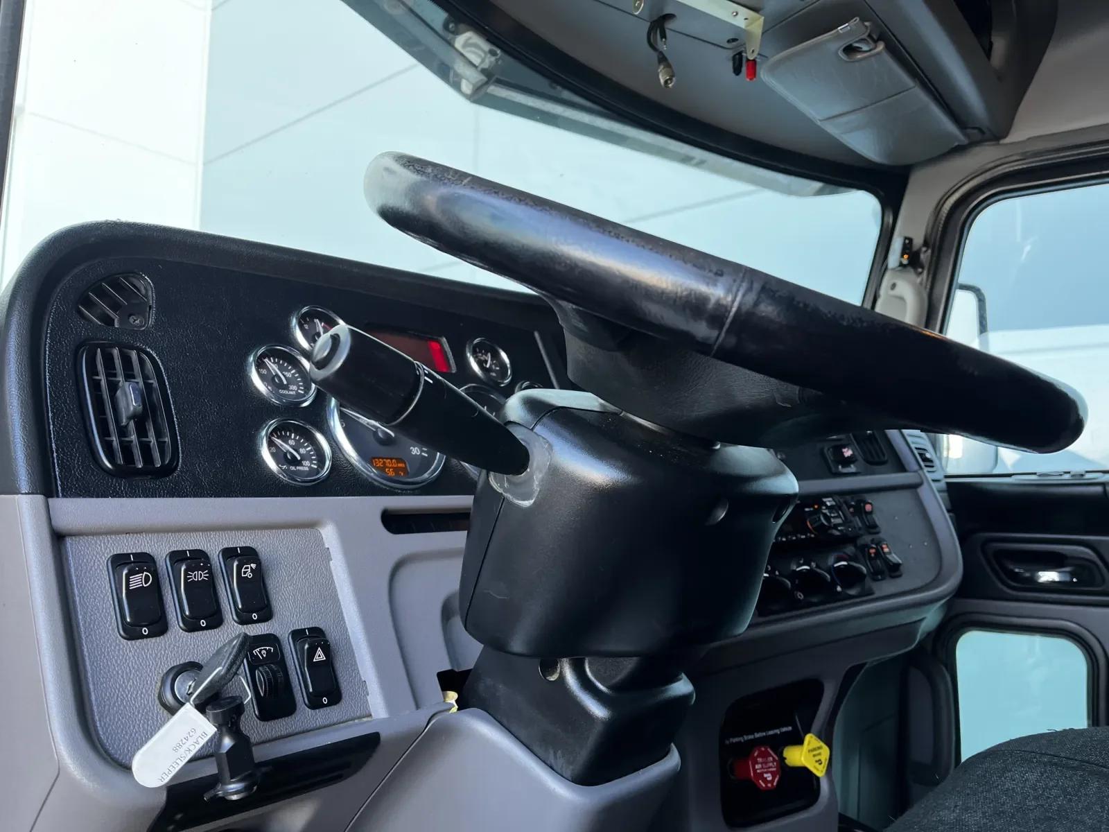 2019 Peterbilt 389 in New Lenox, IL — photo 15