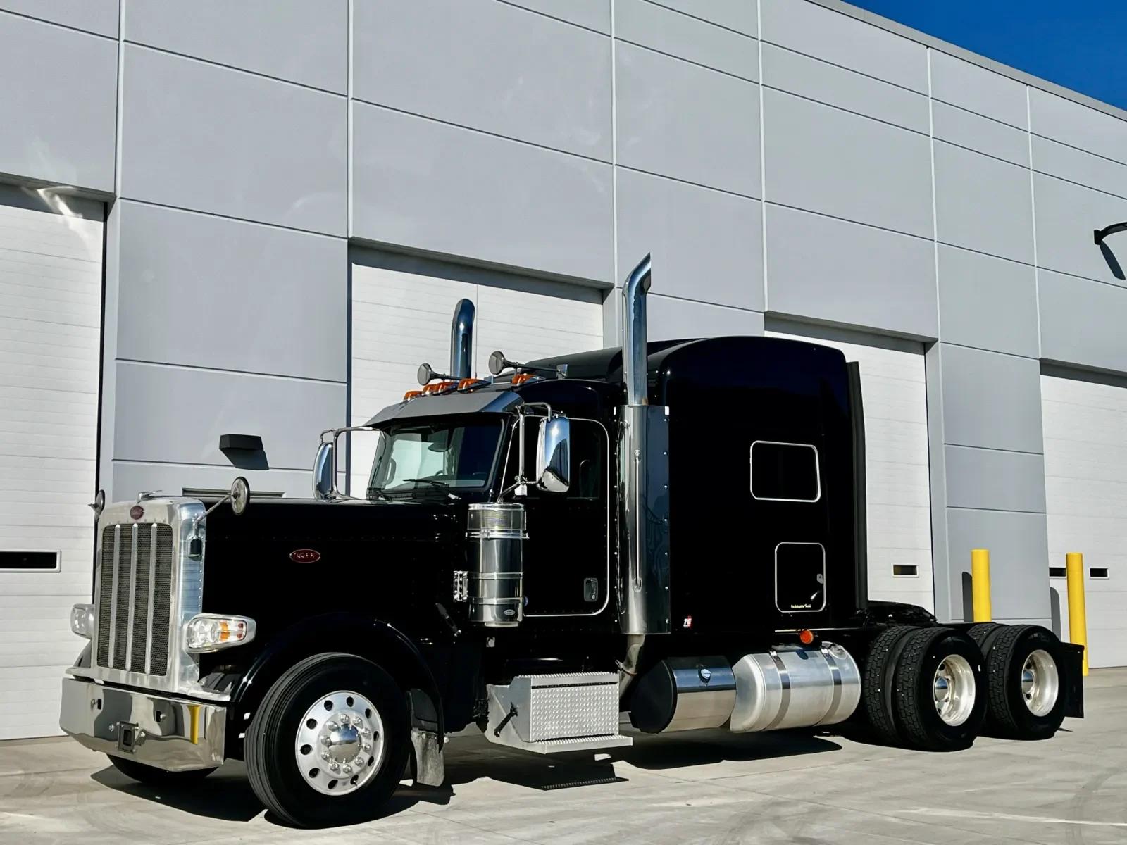 2019 Peterbilt 389 in New Lenox, IL — photo 2