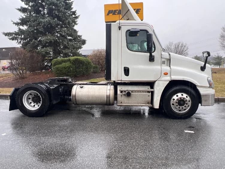 2019 Freightliner Cascadia in Montgomery, NY — photo 8