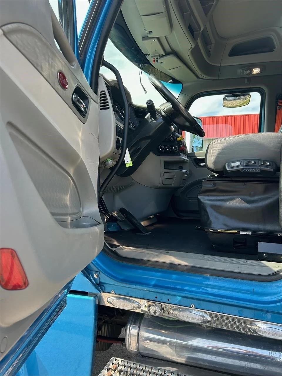 2019 Peterbilt 567 in Zanesville, OH — photo 7