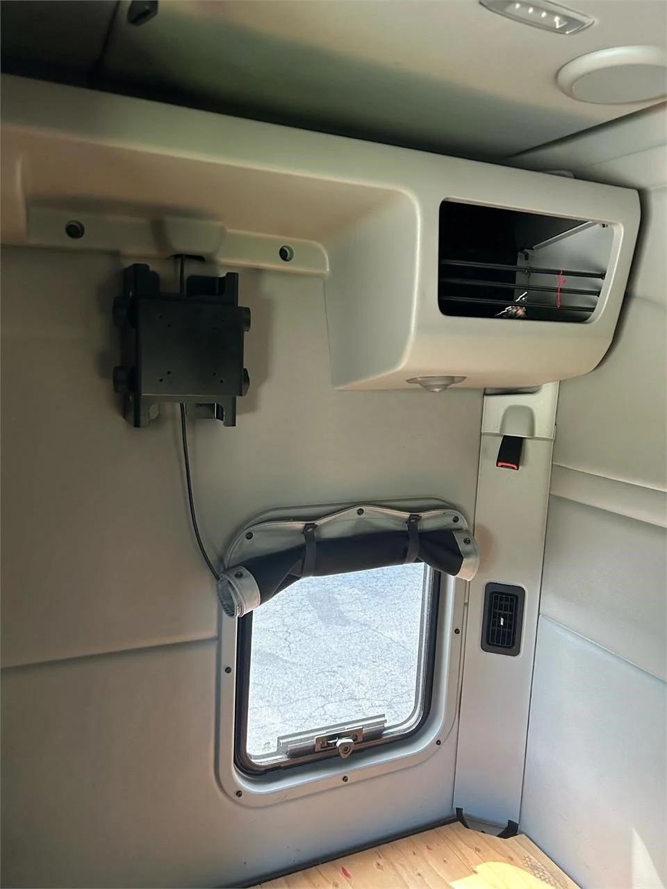 2019 Peterbilt 567 in Zanesville, OH — photo 23