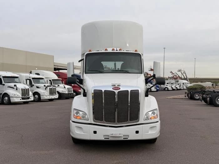 2020 Peterbilt 579 — photo 9