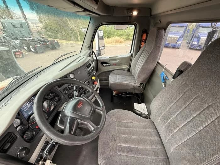 2020 Peterbilt 579 — photo 11