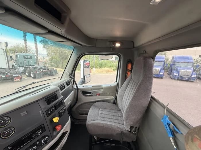 2020 Peterbilt 579 — photo 15