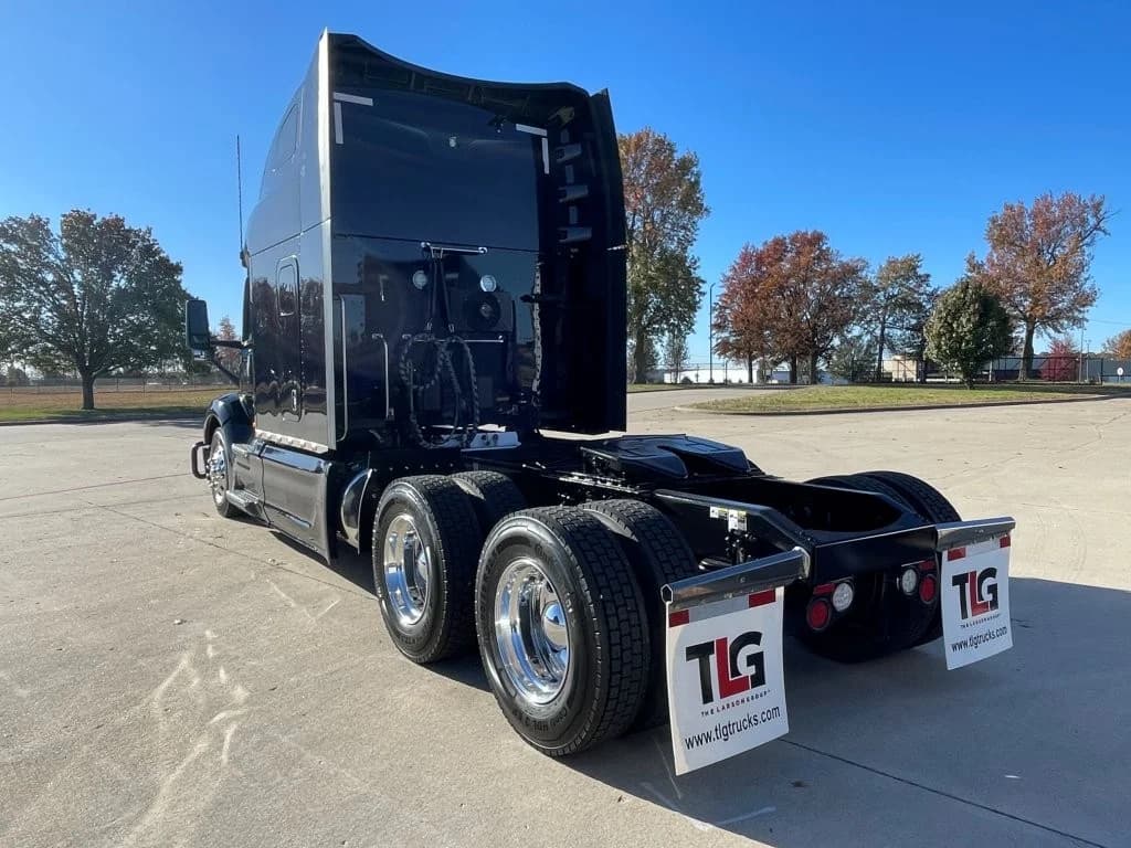 2023 Peterbilt 579 in O'Fallon, MO — photo 3